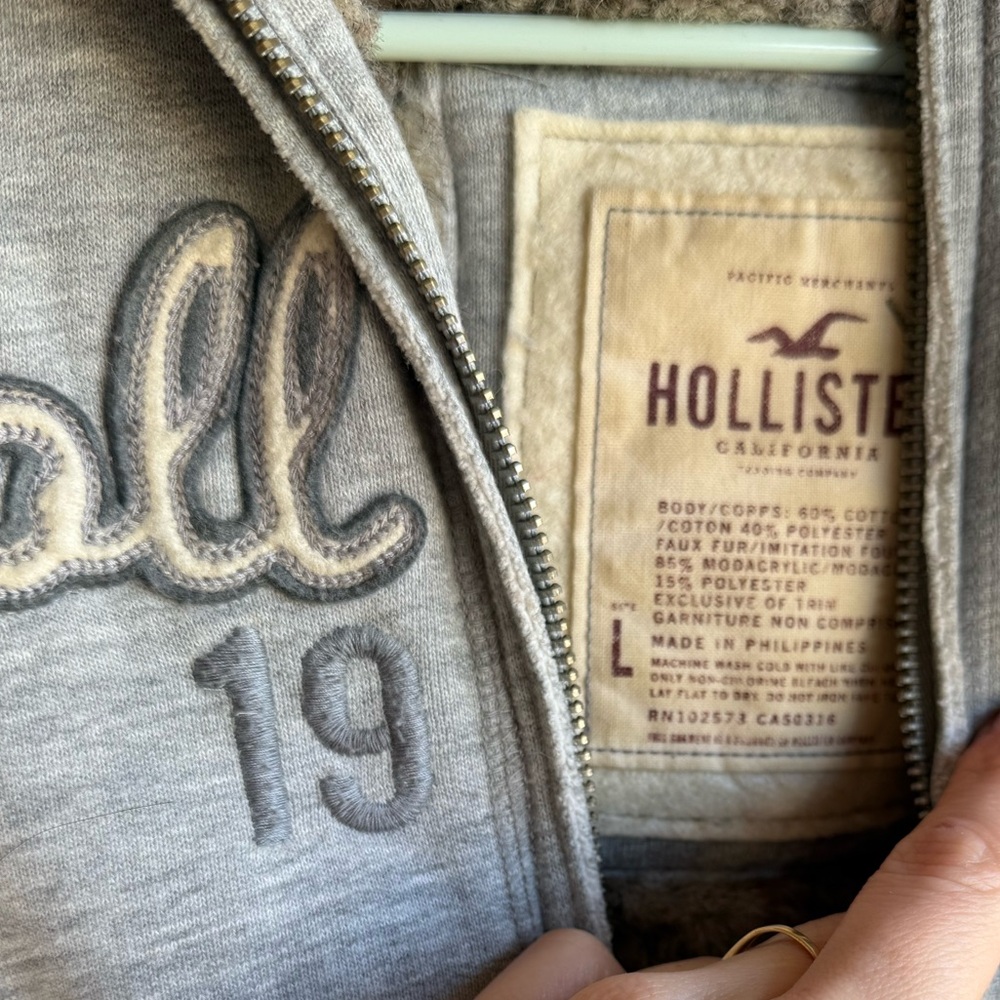 Hollister Light Gray Hoodie with Furry Hood #y2k - Picture 3 of 5